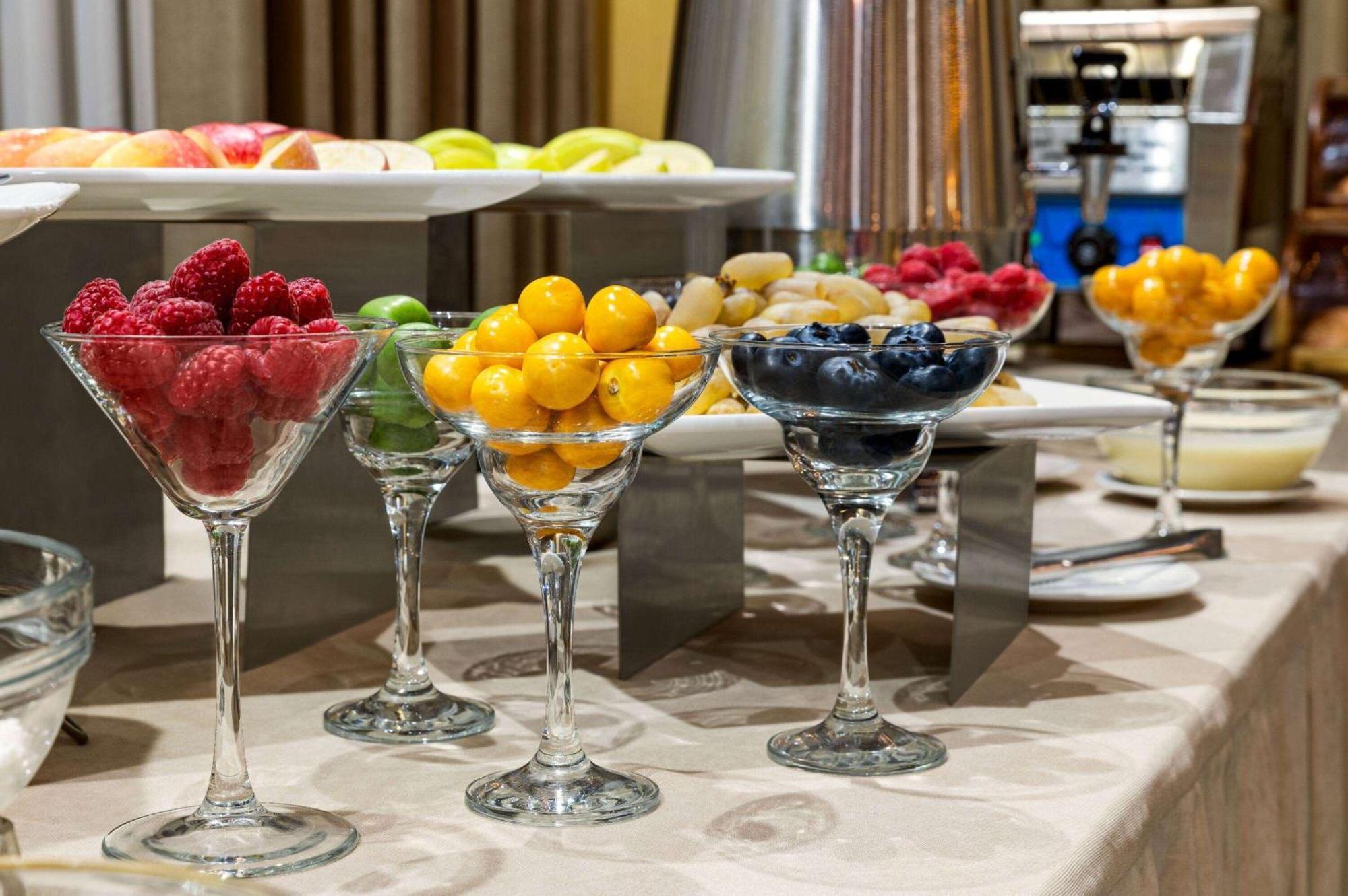 Wyndham Garden Tashkent Hotell Eksteriør bilde