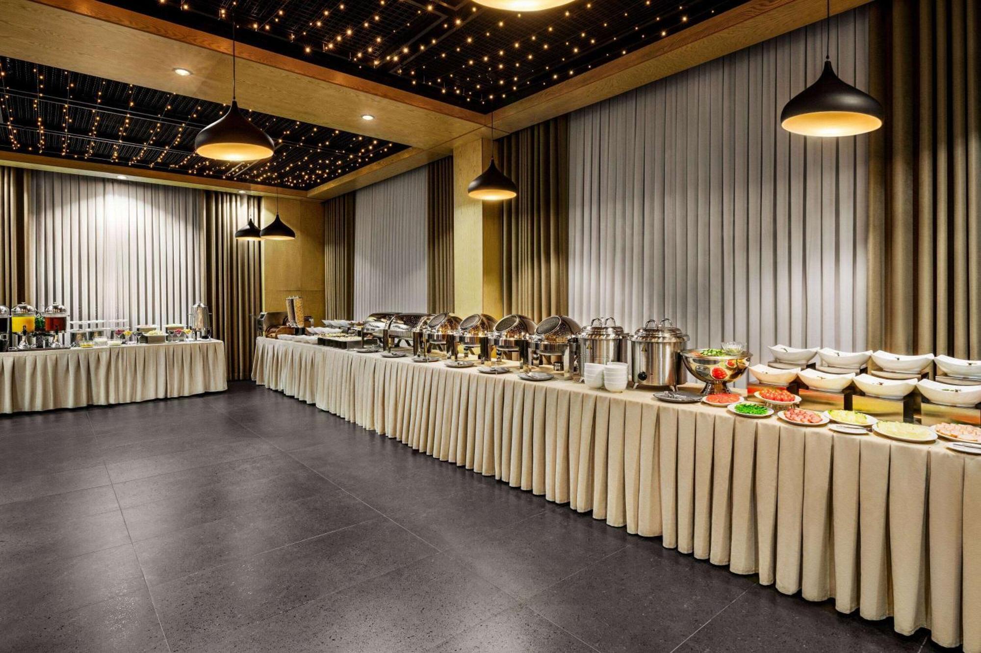 Wyndham Garden Tashkent Hotell Eksteriør bilde