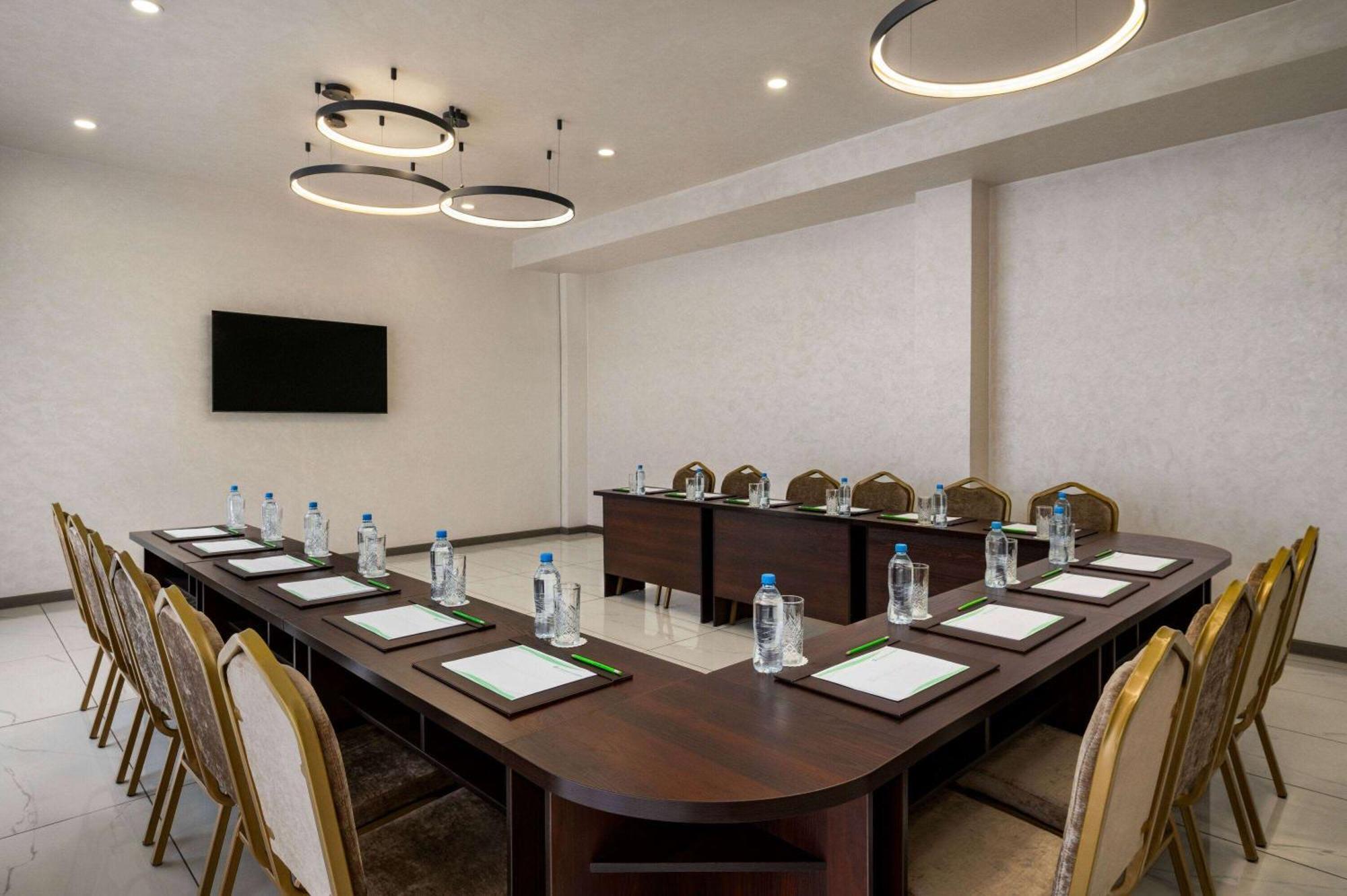 Wyndham Garden Tashkent Hotell Eksteriør bilde